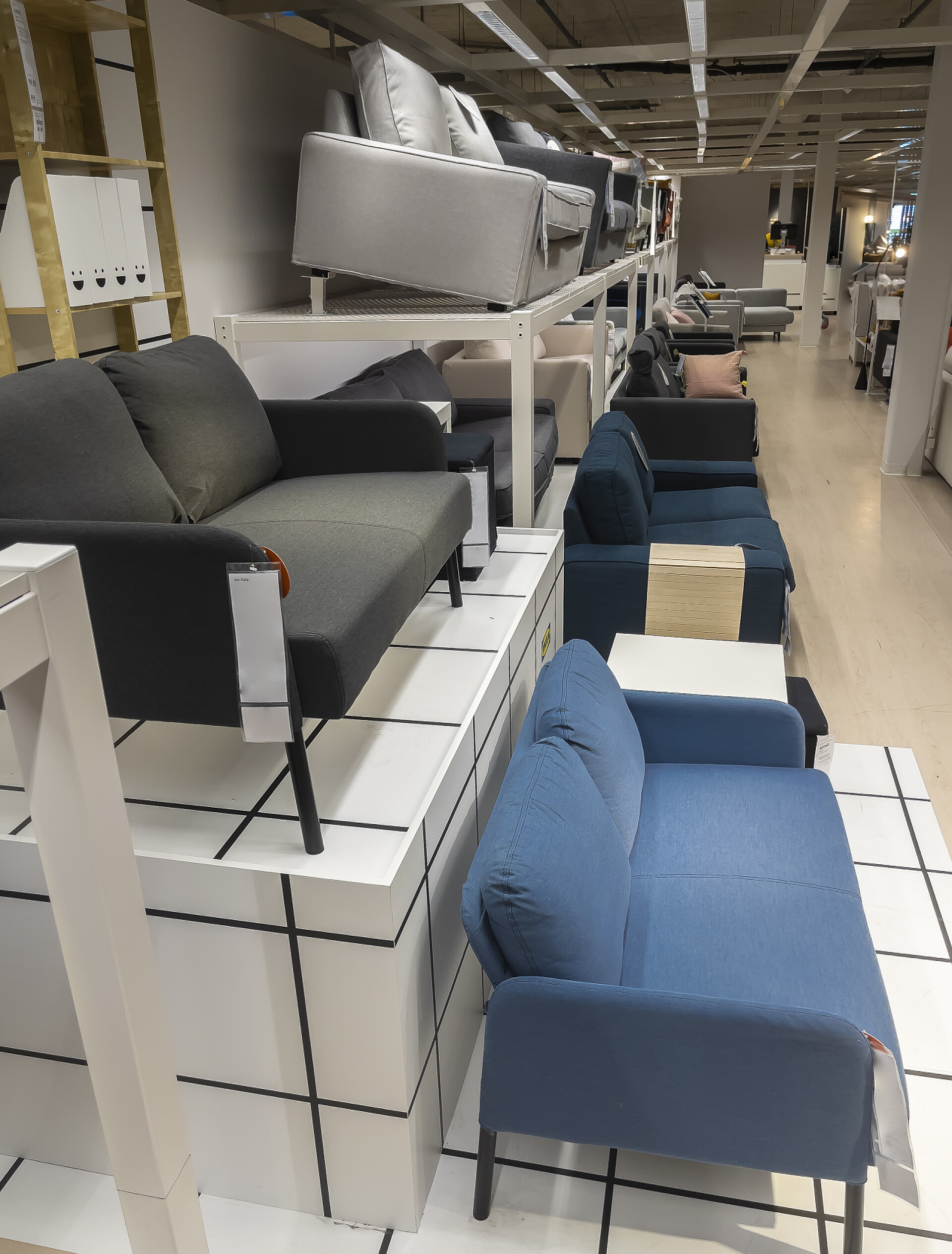 在出售家具的商场家具中心出售沙发的部门