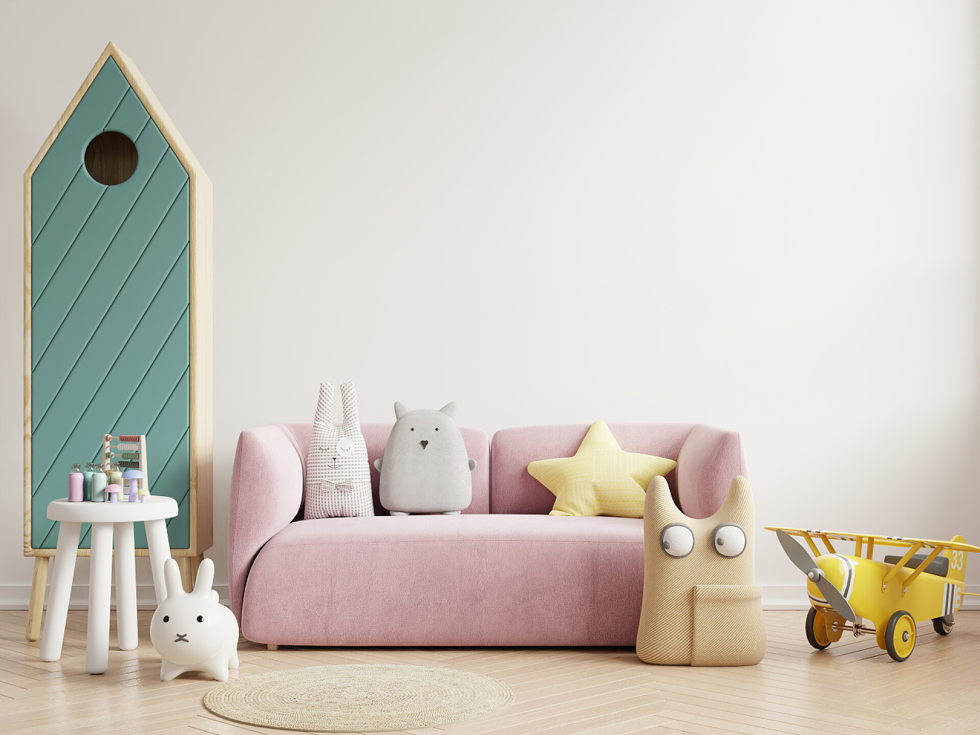 简约风格的客厅在白墙背景下的儿童房里修整墙壁。