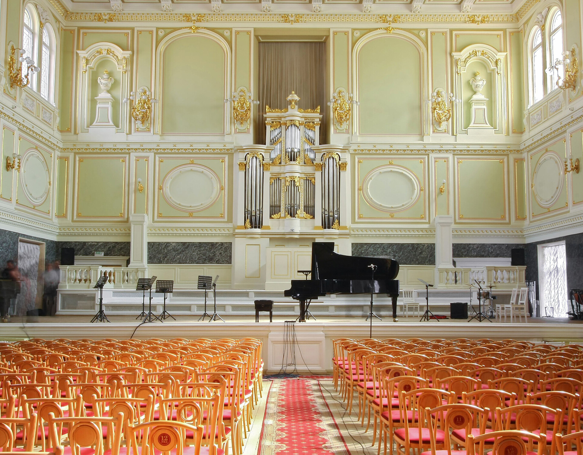 教堂里的内部景观建筑