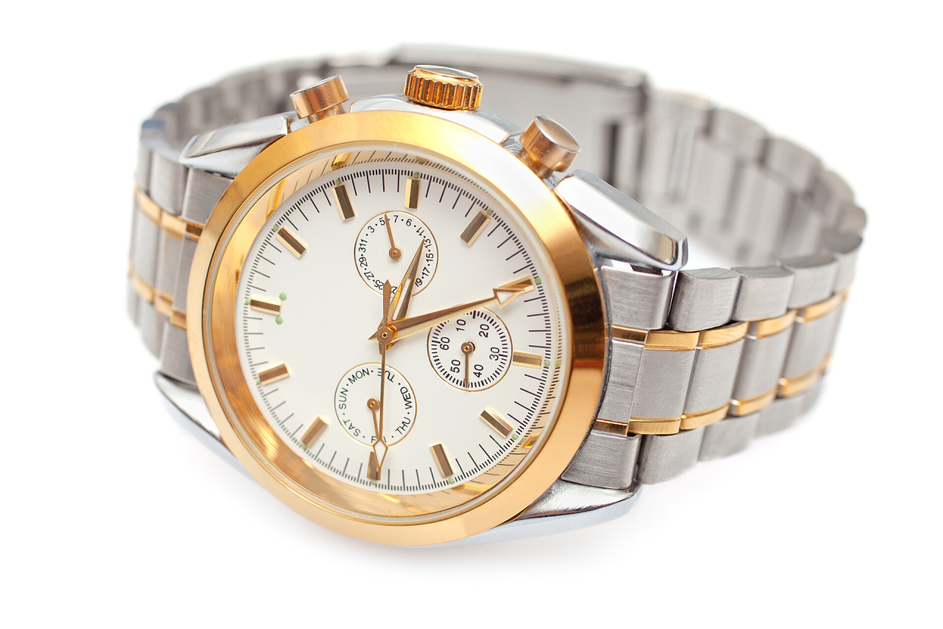 在白色背景上的银色金属手表配饰