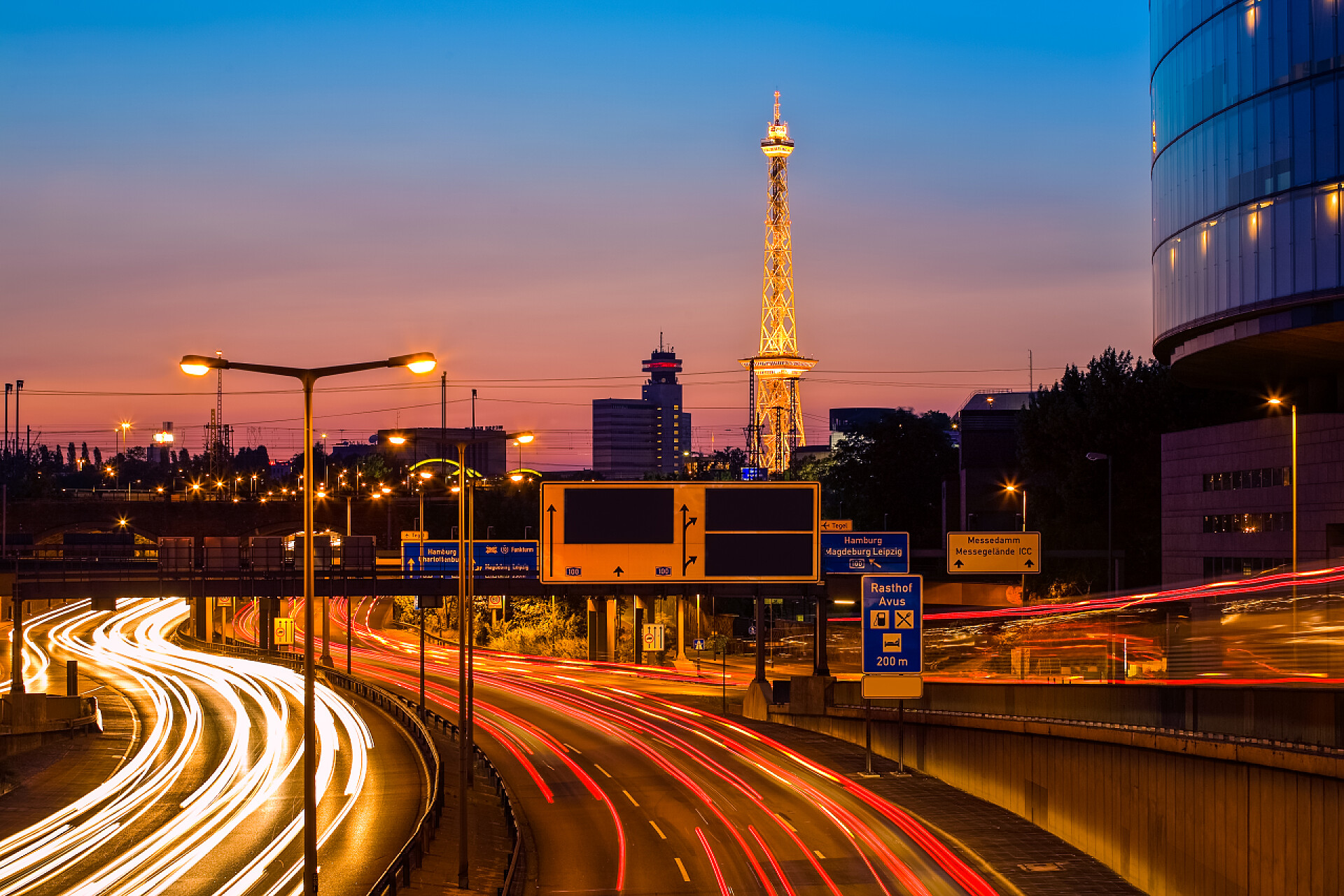 城市夜景延时车流线