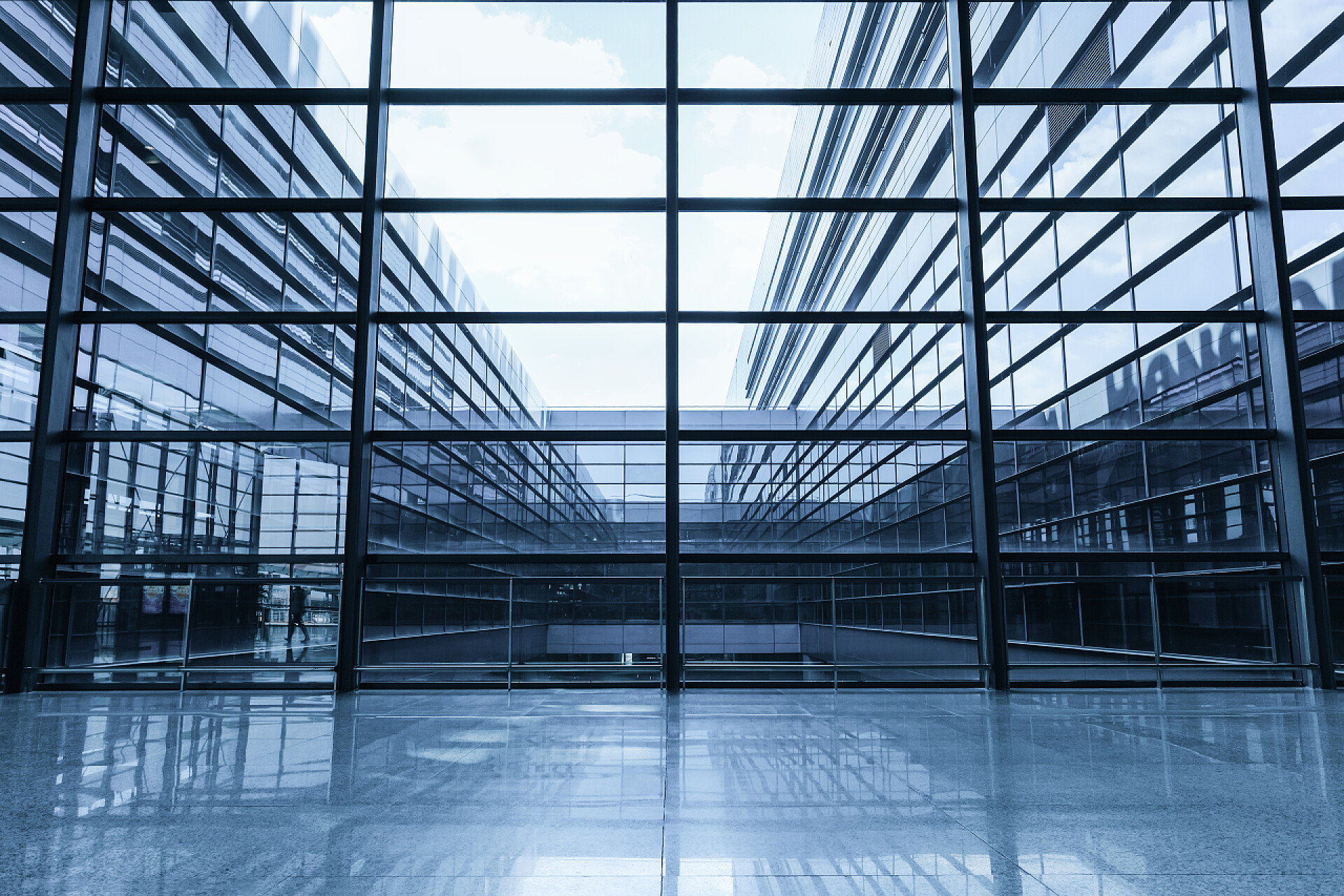 现代办公大楼的落地窗城市建筑