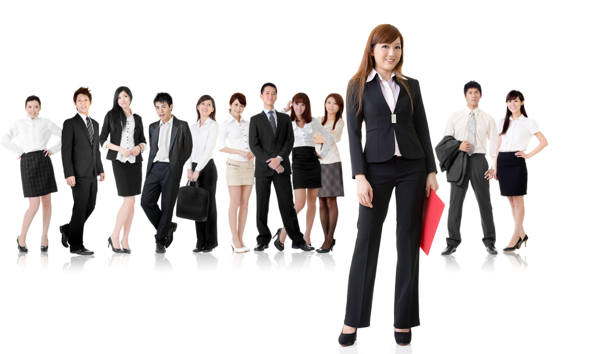 商务女商人和她的团队自信的站成一排