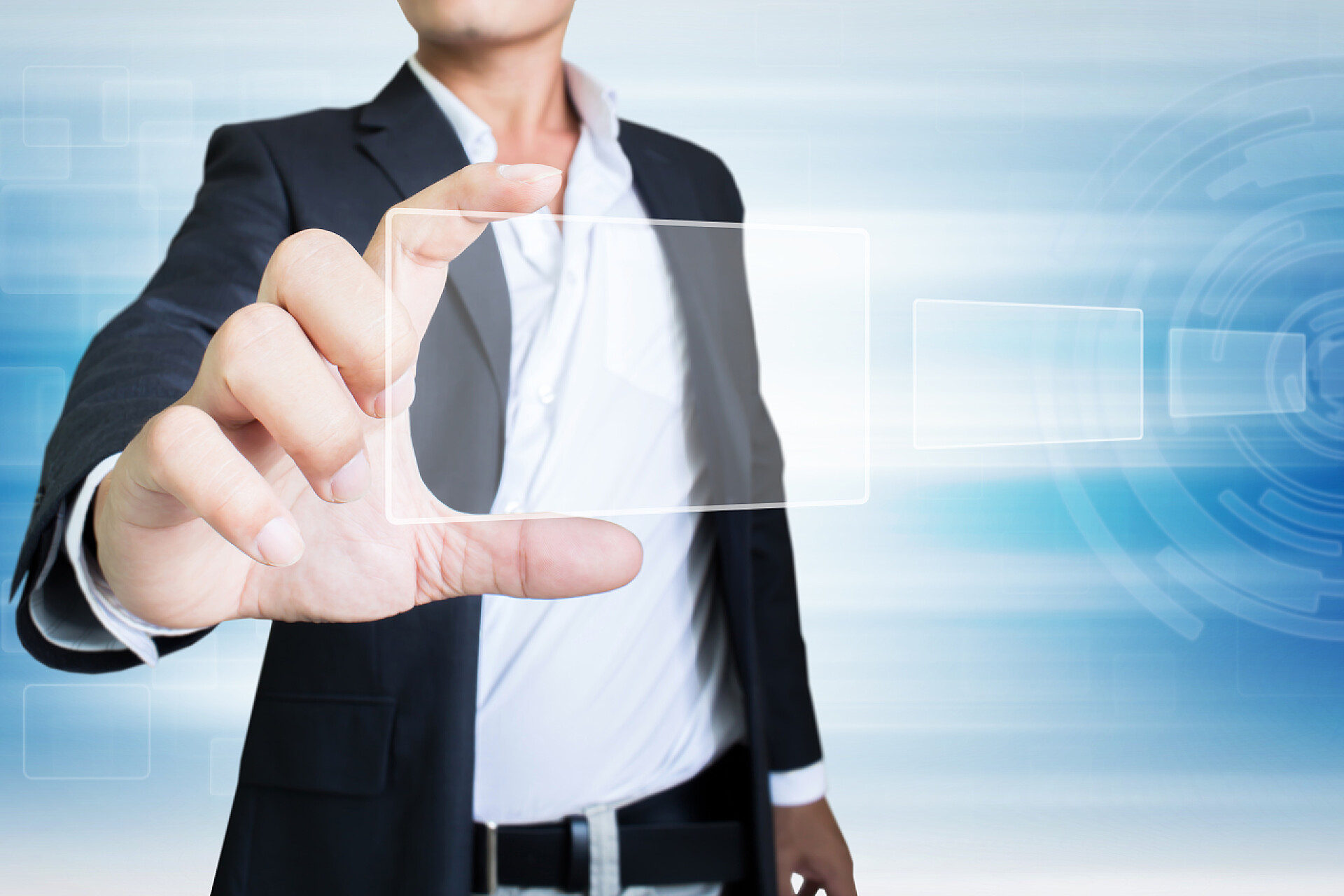 商务商人点击屏幕上的按钮