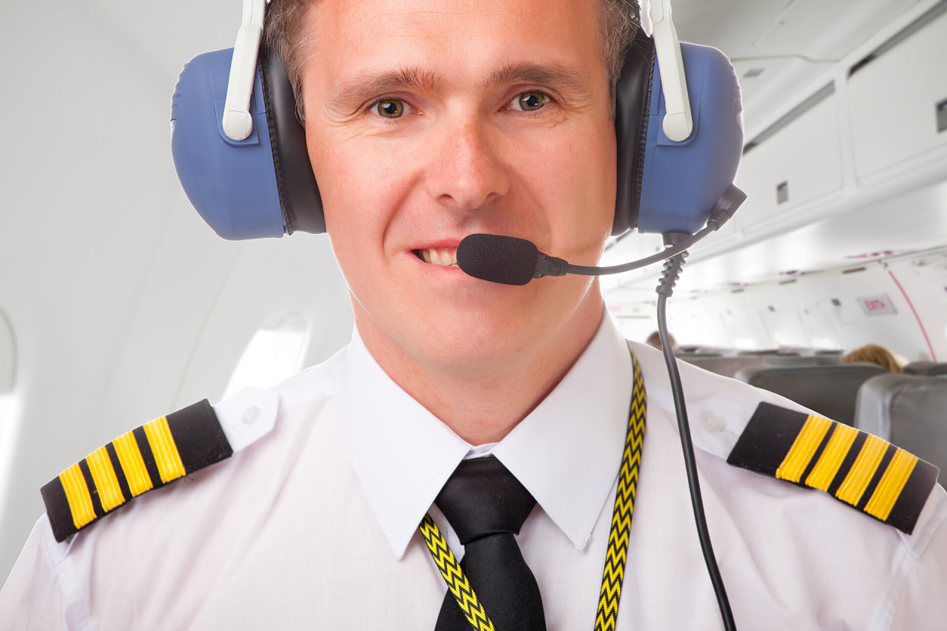 穿着制服的飞行员