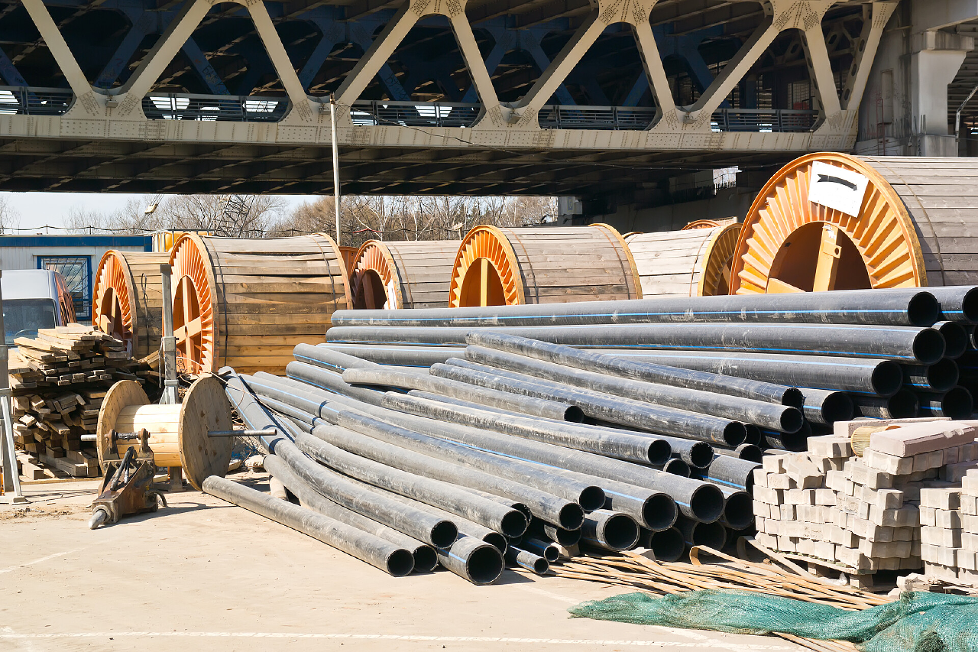 正在施工的建筑工地建筑材料