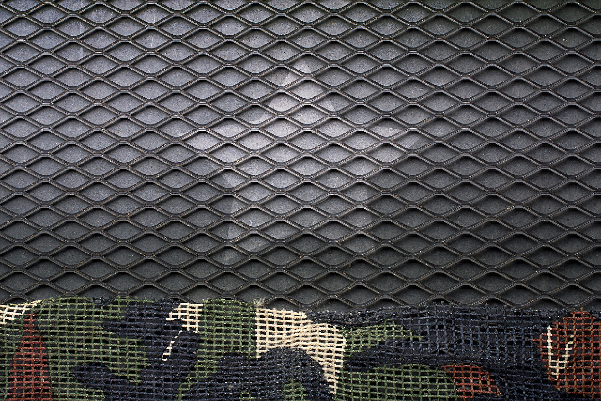 黑色网格钢的军事背景的元素