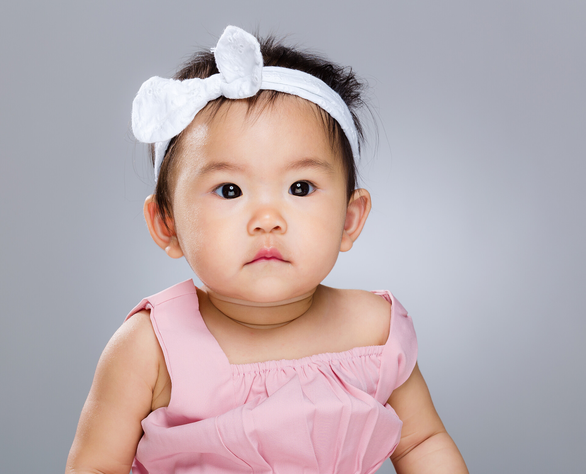 人物生活 白色背景上的女幼童特写母婴