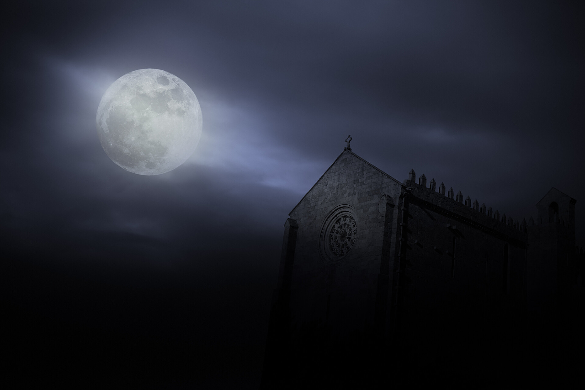 月色笼罩下的修道院自然风光风景