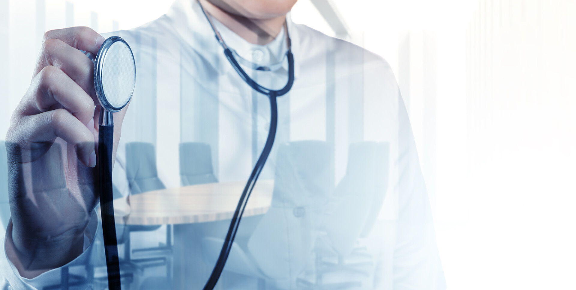 双重曝光医疗健康智能医疗医生医学科研二次曝光的智能医疗医生和手术室作为概念一起工作