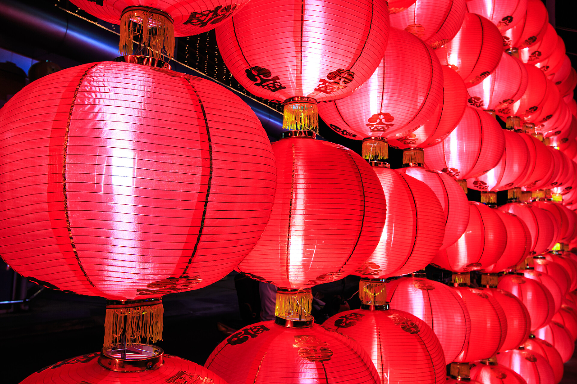 传统节日新年春节夜市的灯笼