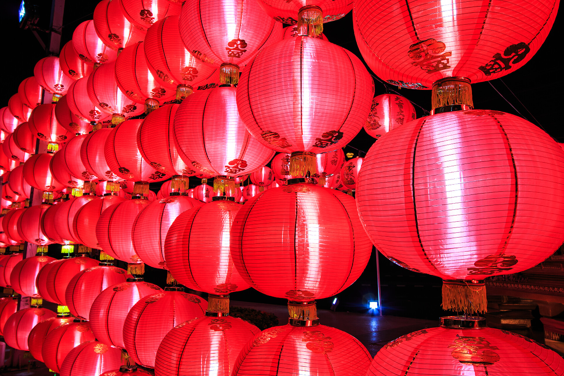 传统节日新年春节夜市的灯笼