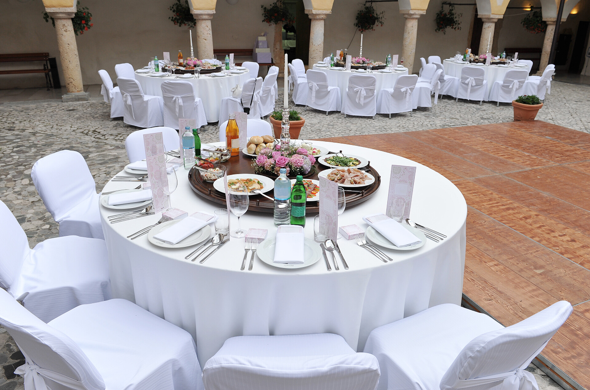 大型婚礼宴会厅餐厅