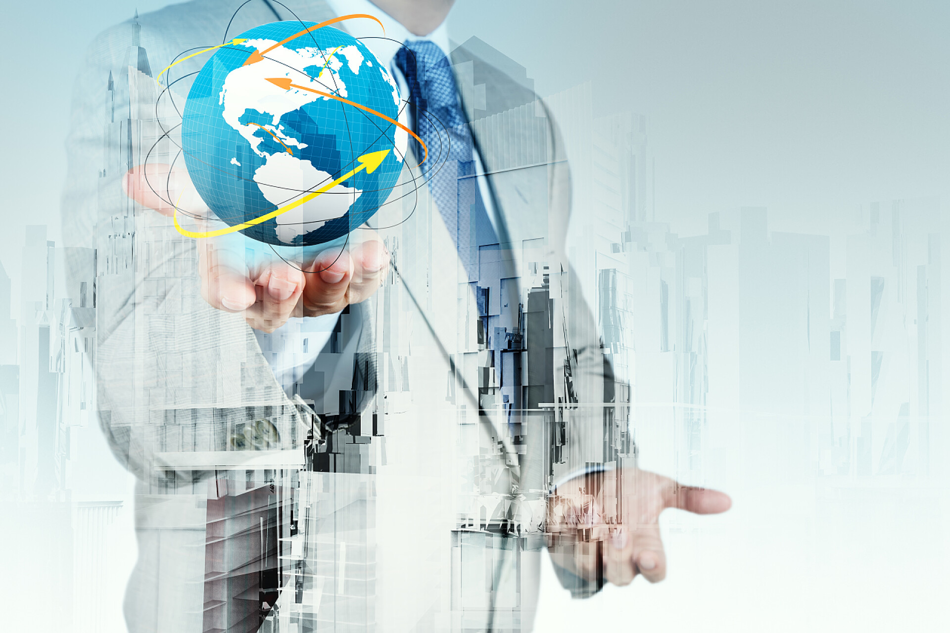 商务城市背景上的商人掌握地球双重曝光经济