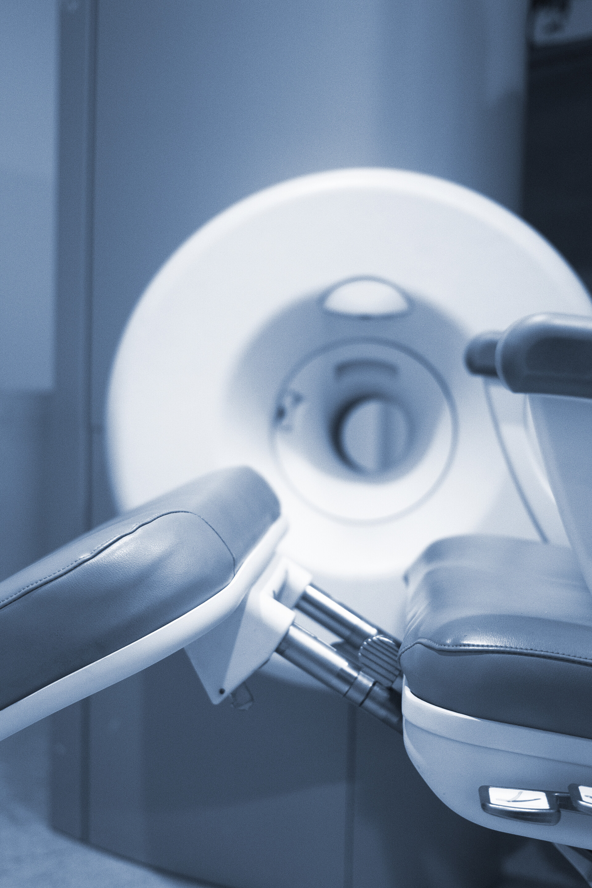 医院诊所里的磁共振扫描仪特写镜头医疗器械