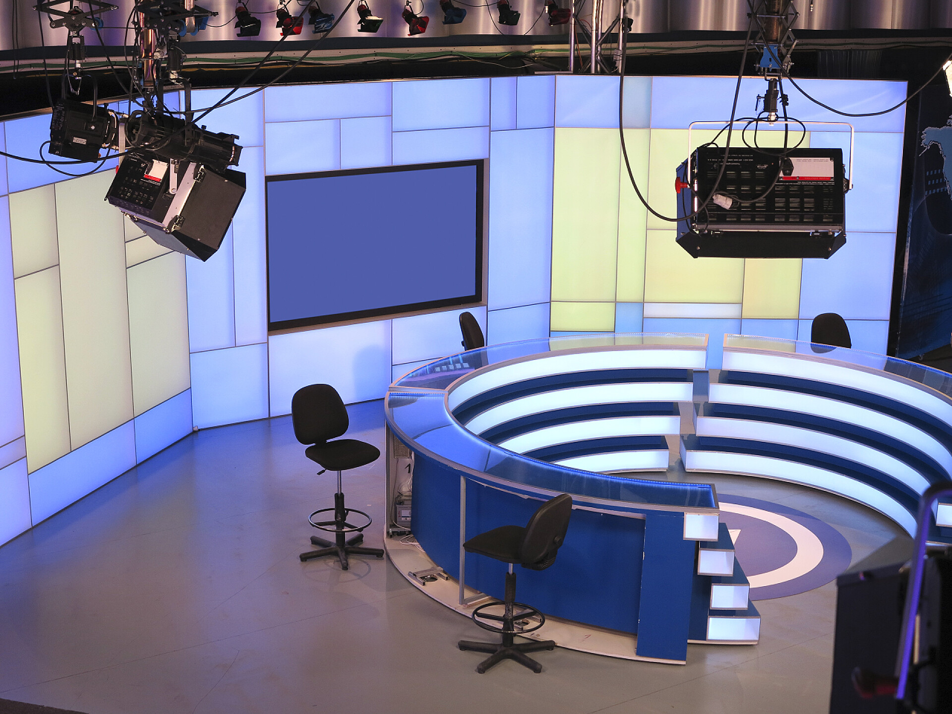 电视新闻演播室灯光设备室内装潢