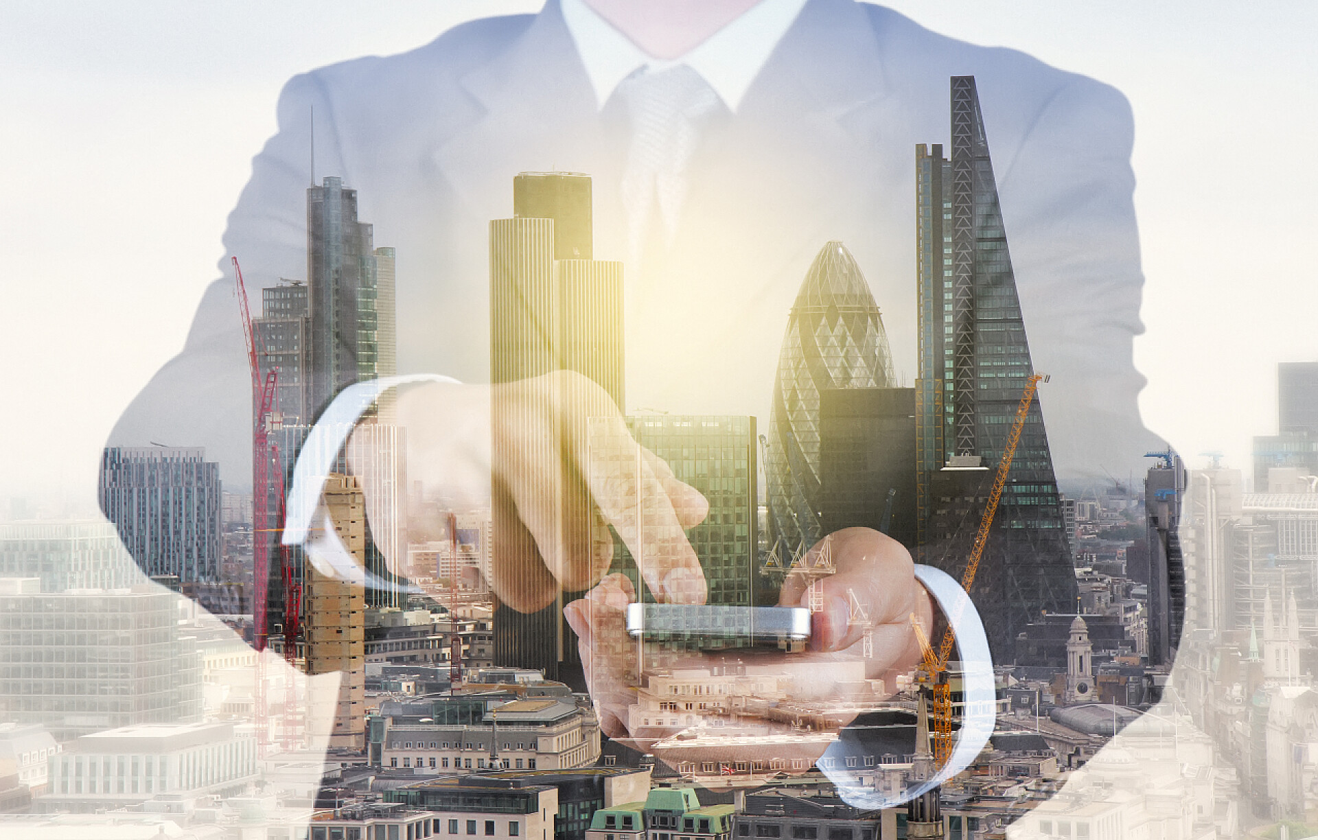 商人手拿智能手机和城市建筑融合的背景双重曝光