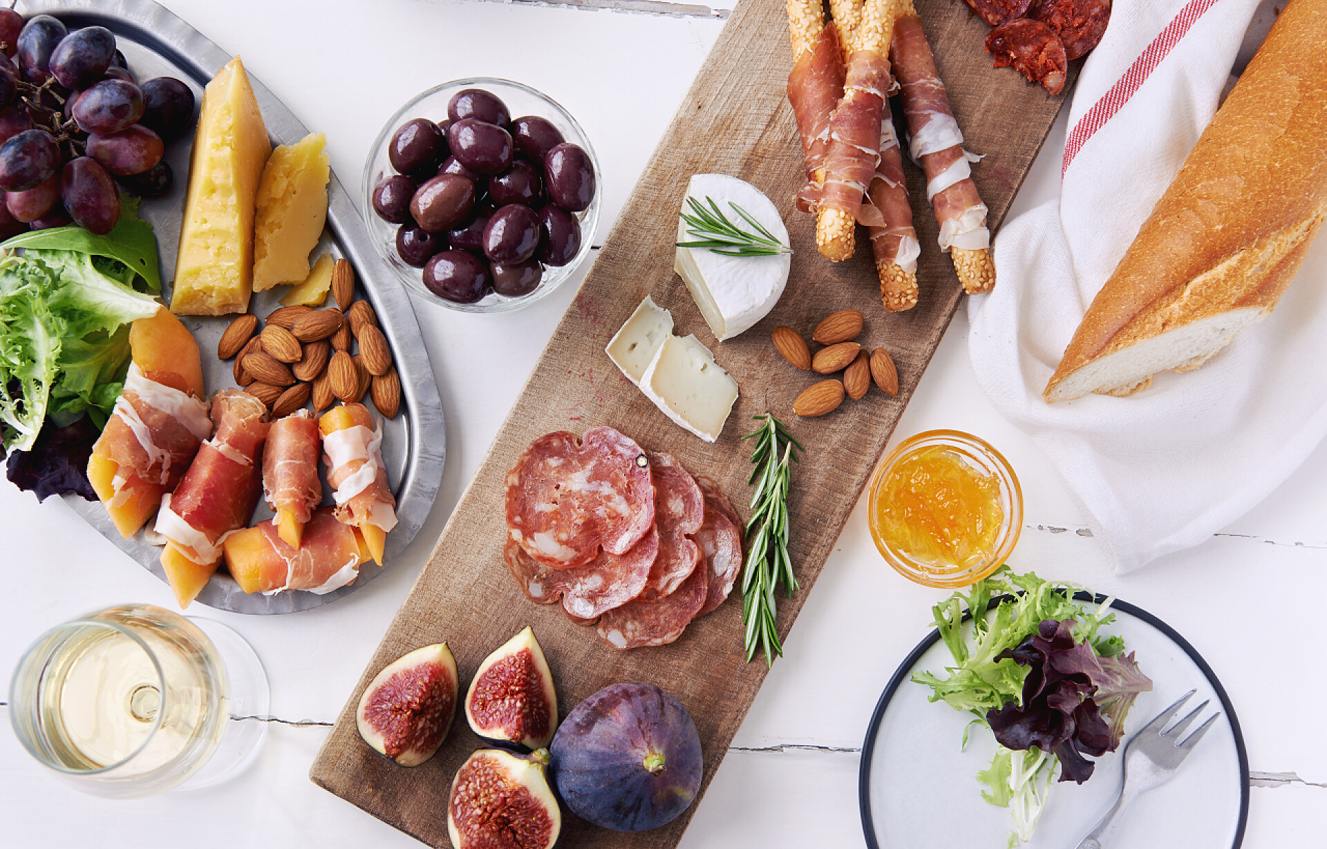 营养均衡奶酪和腌制肉香肠