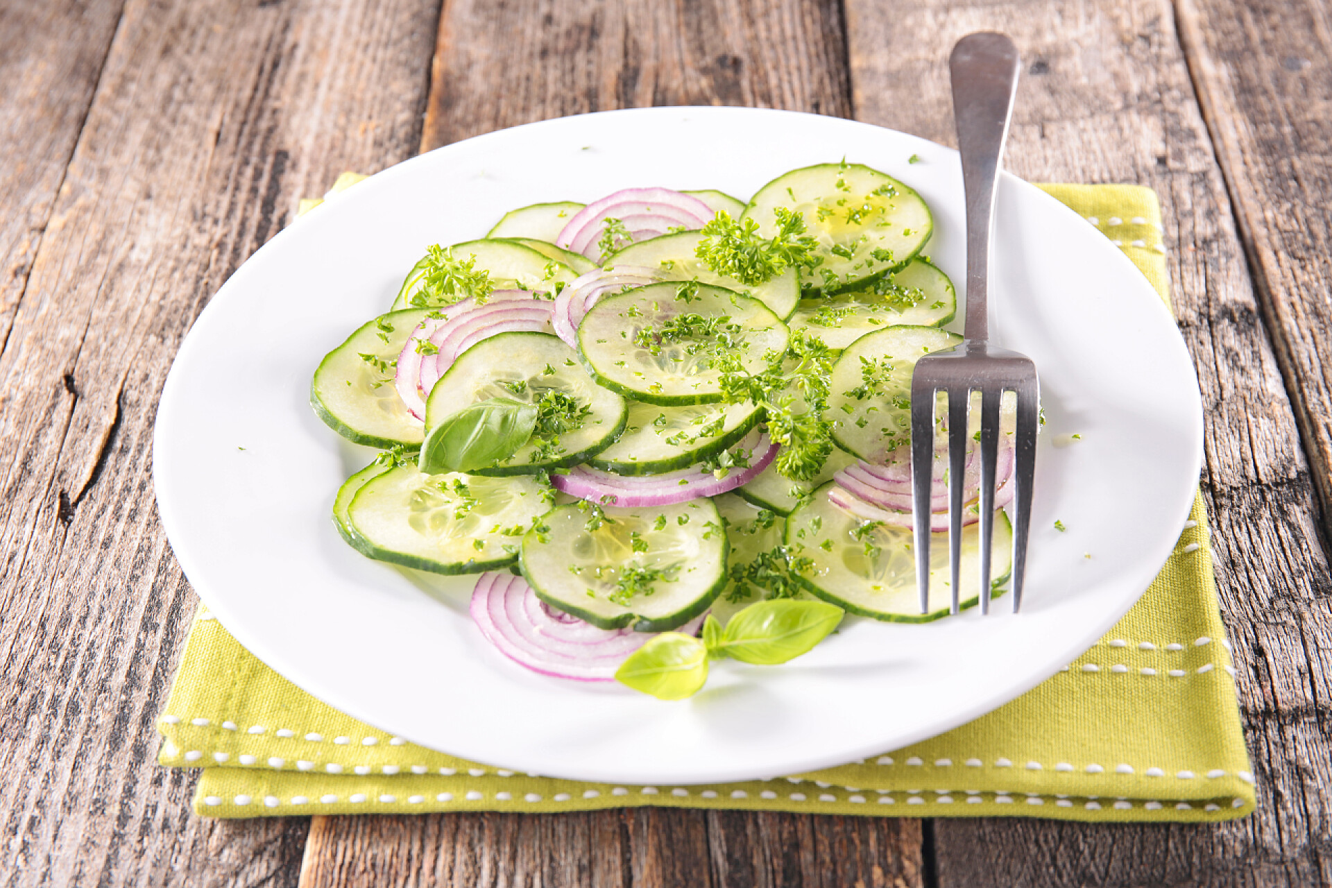 营养均衡新鲜的黄瓜沙拉