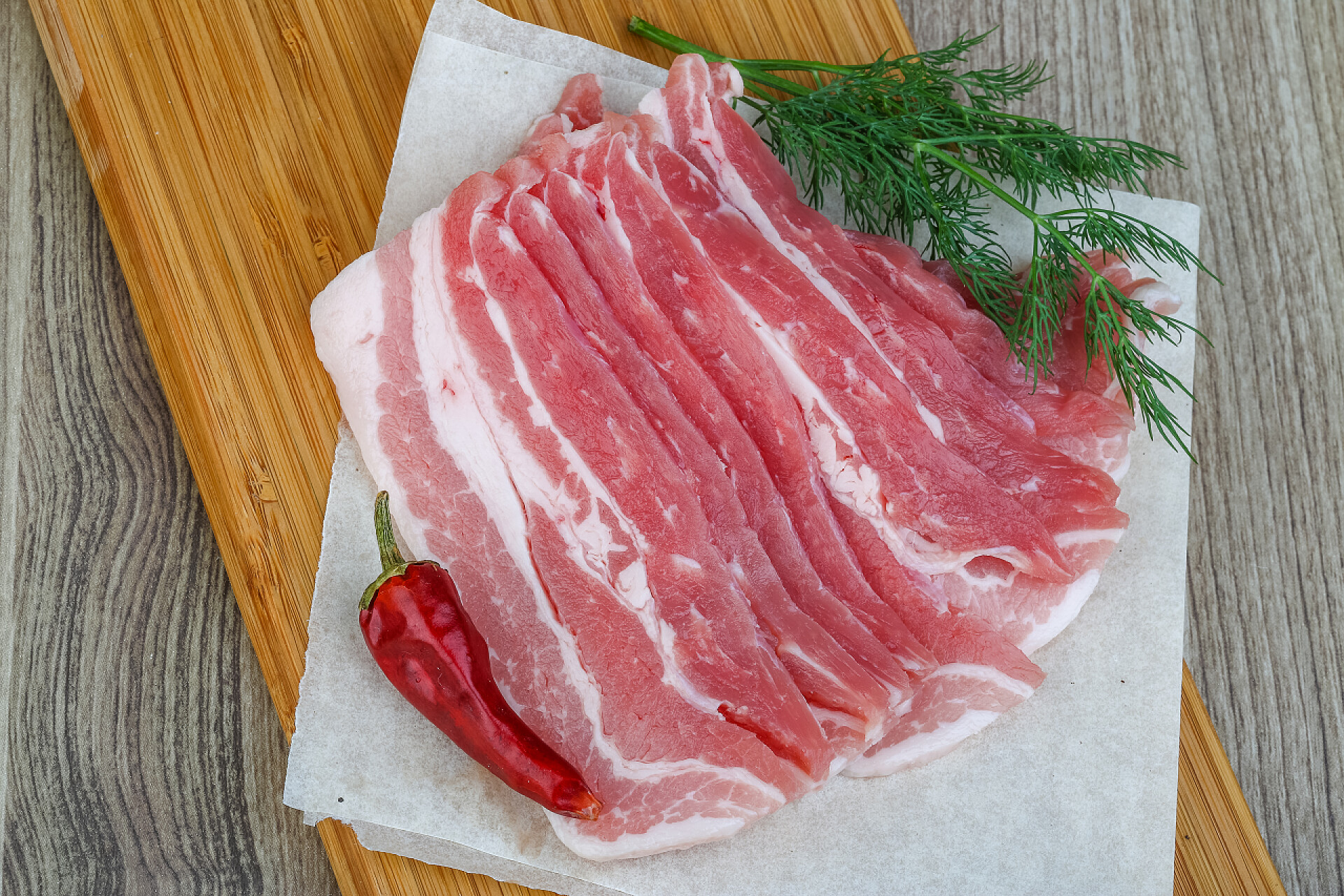 砧板上的五花肉肉食