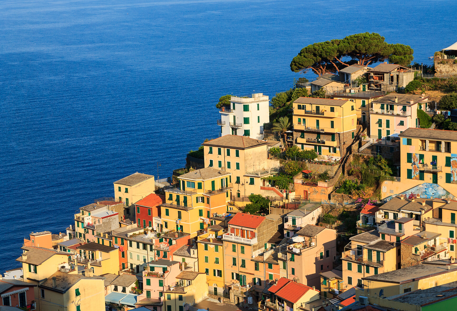 沿海城市的小渔村村庄自然景观建筑