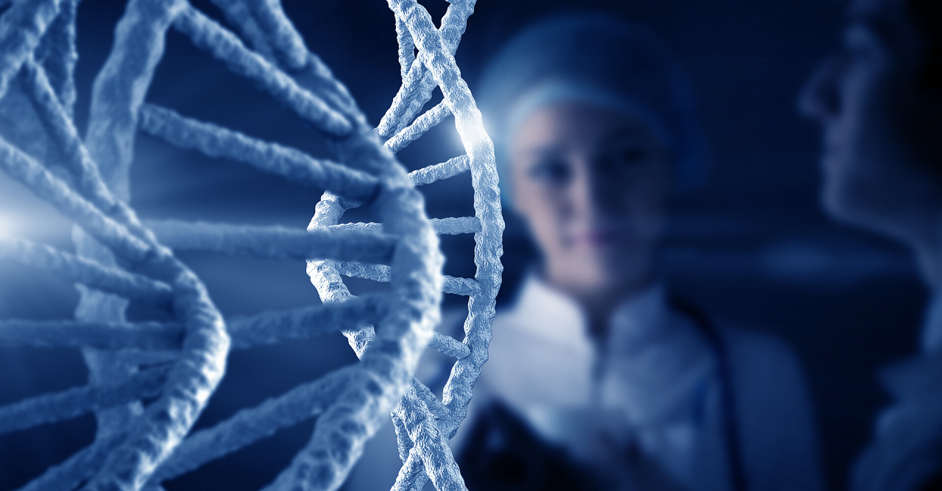 科研人员对生物基因进行研究