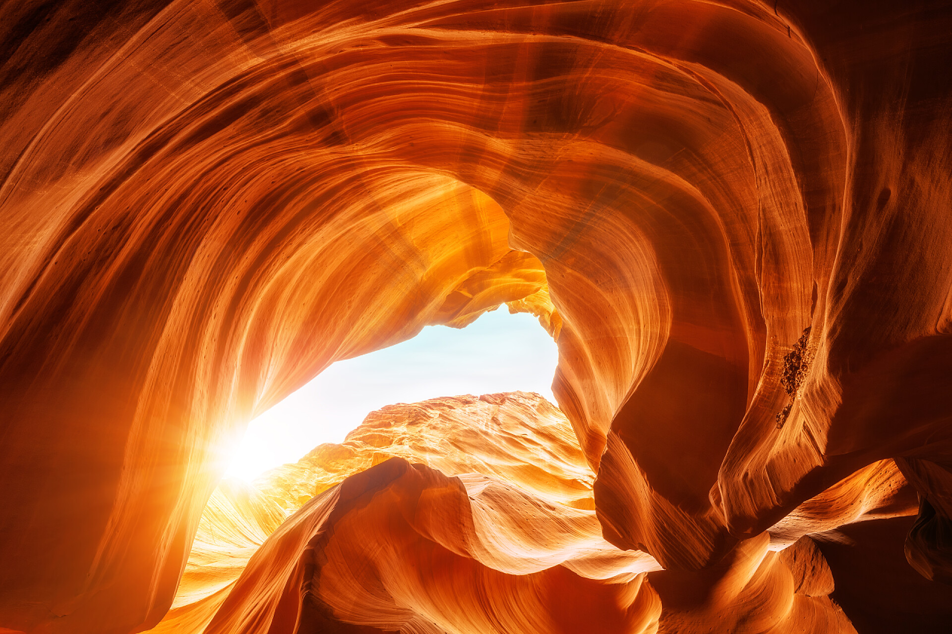 亚利桑那州羚羊峡谷里的阳光