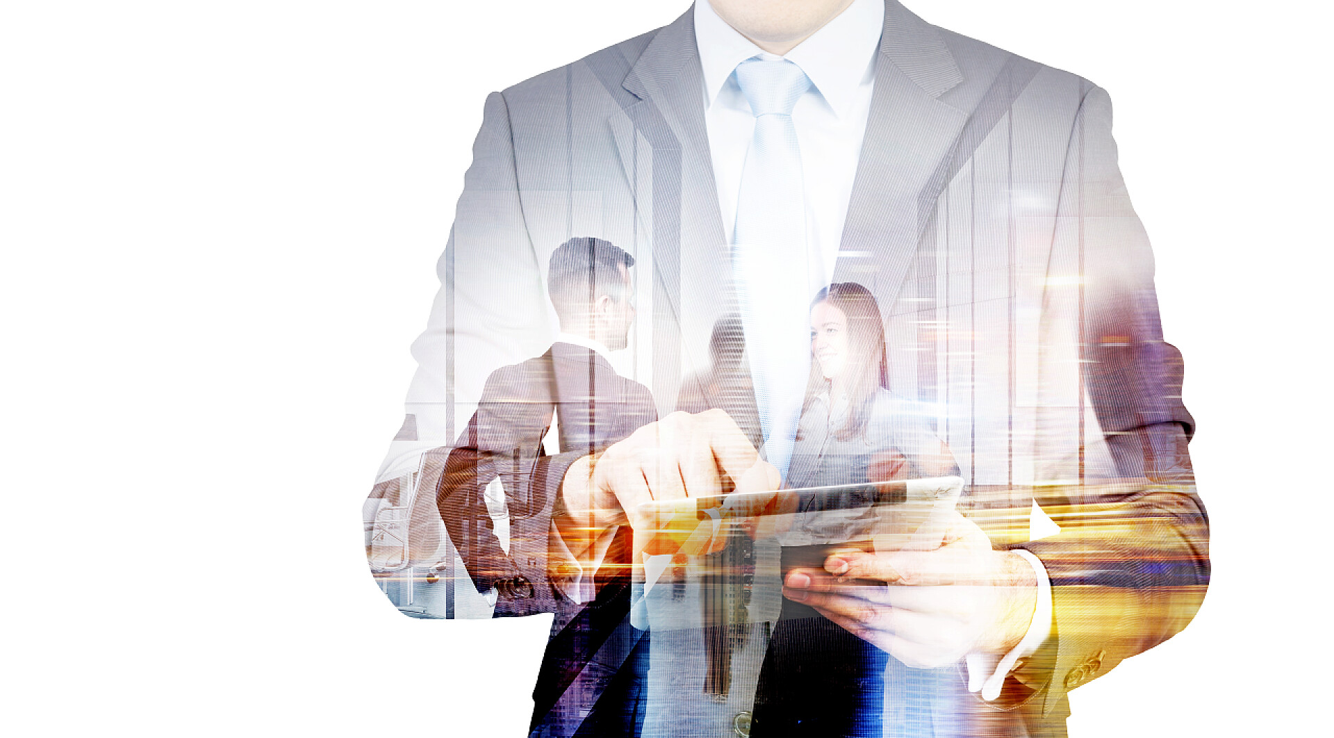 手拿平板电脑的商人和职场人群与城市融合背景商务