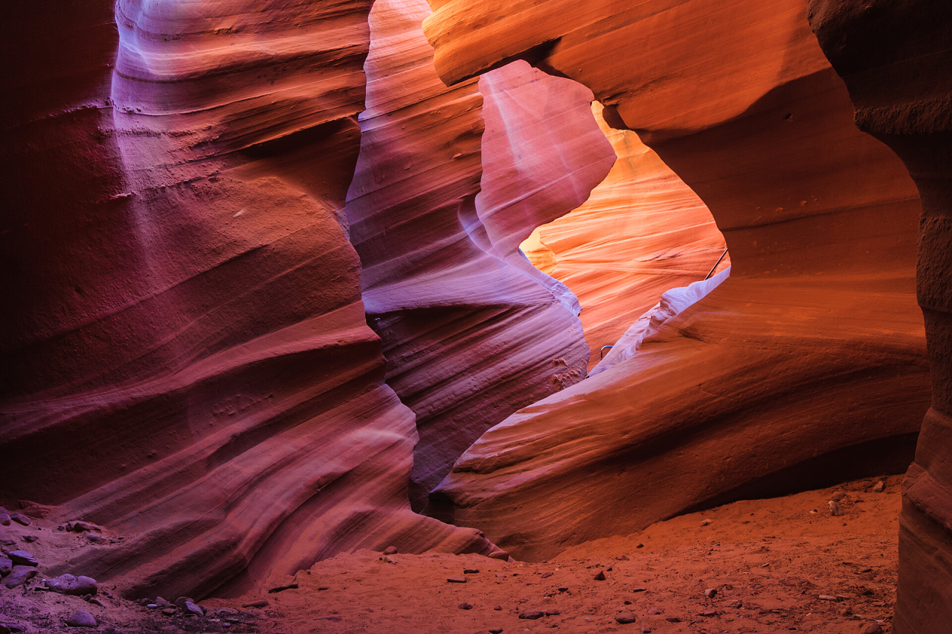 亚利桑那州多彩的羚羊峡谷岩洞自然景观