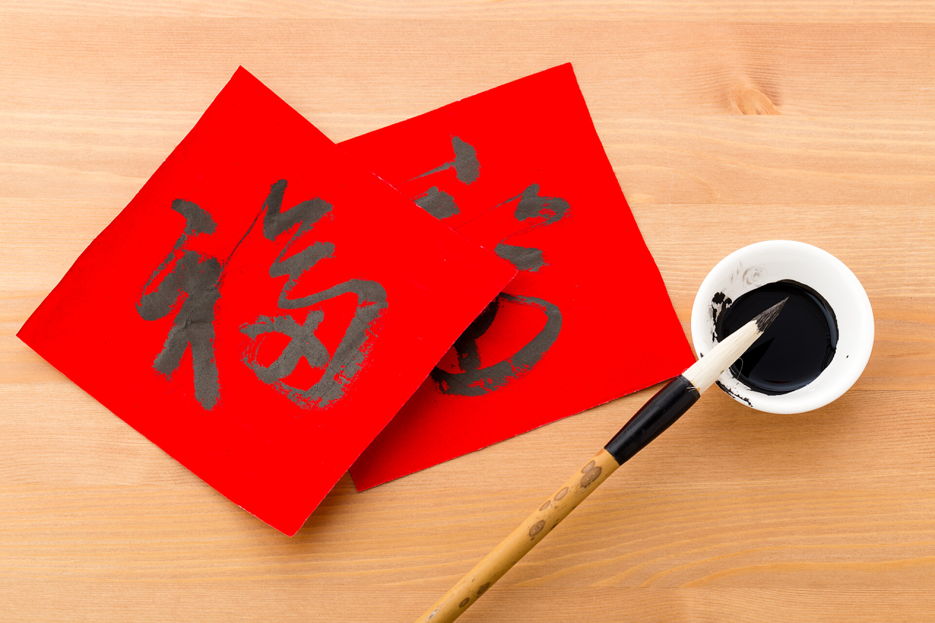 桌子上的福字对联中国风