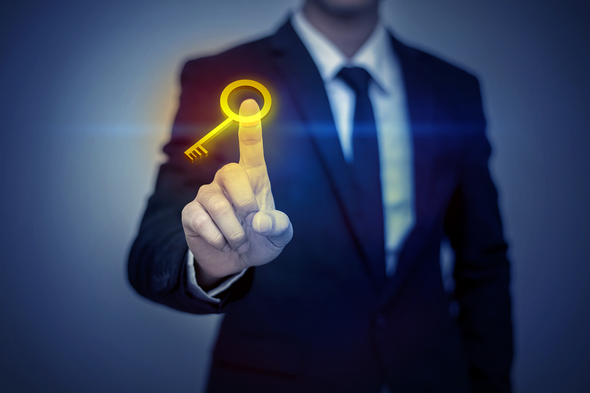商人触碰钥匙特写镜头