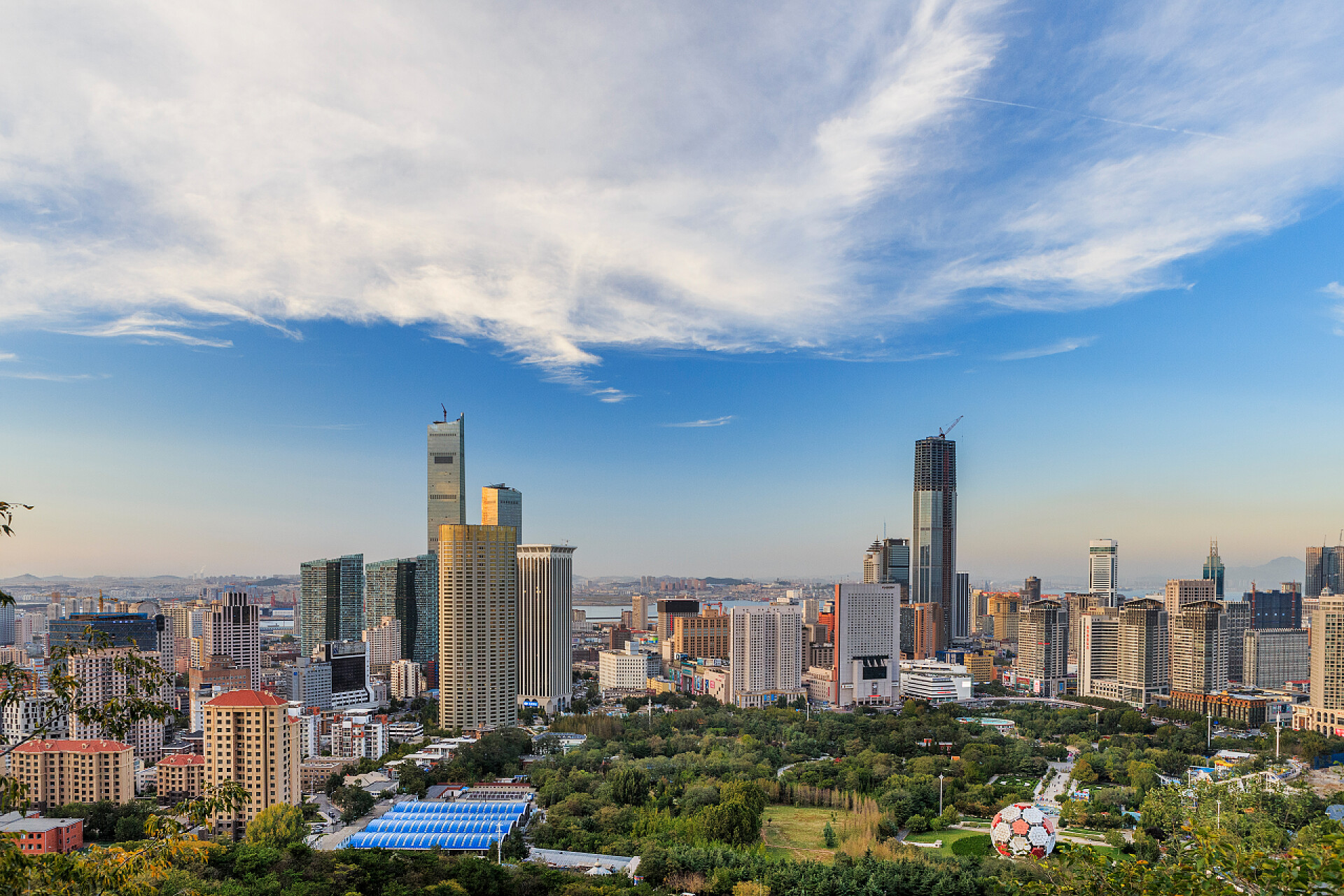 城市建筑中国大连市的现代建筑