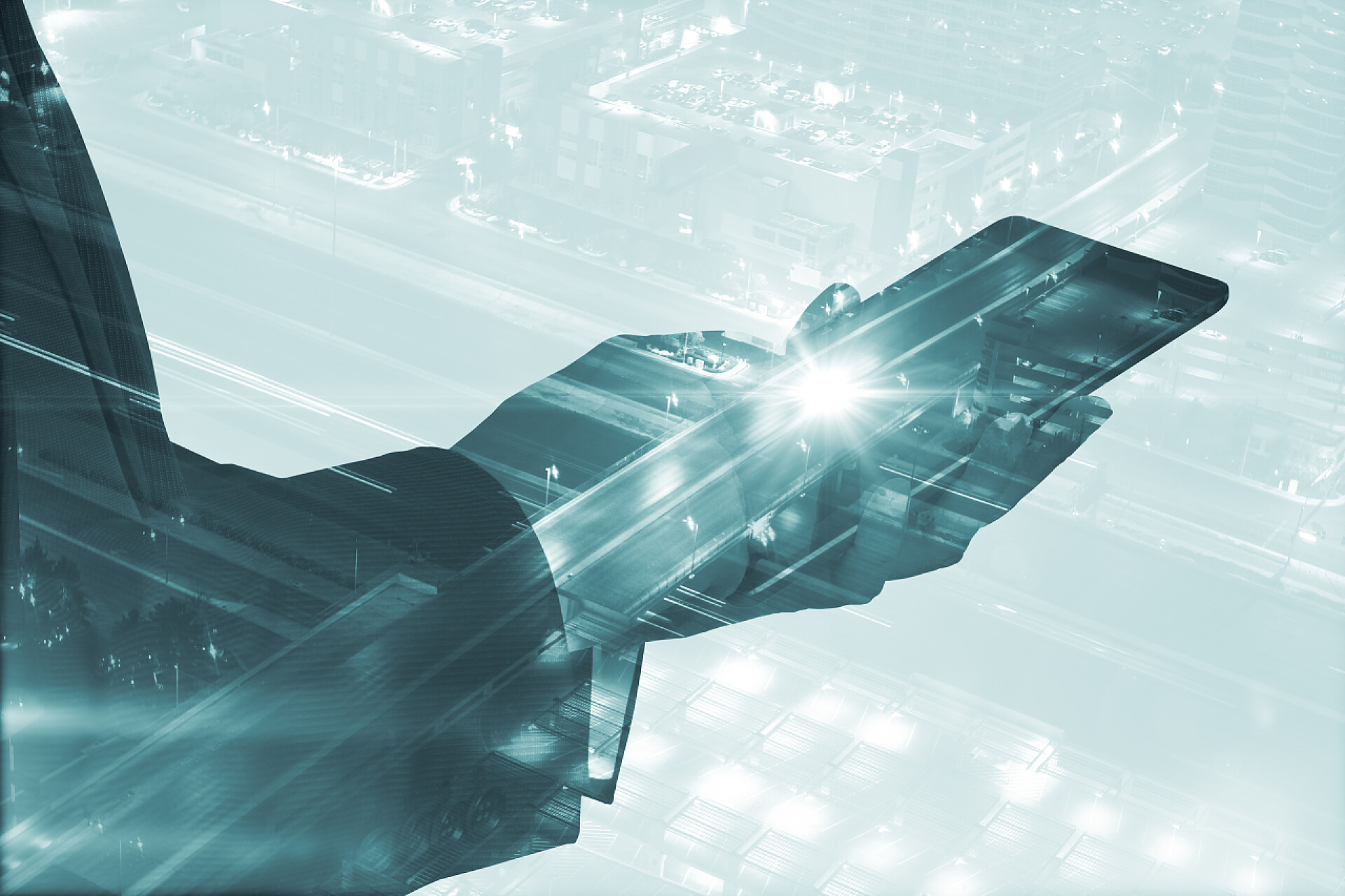 商务职场人士在商务楼写字楼办公室阳台使用平板电脑手机