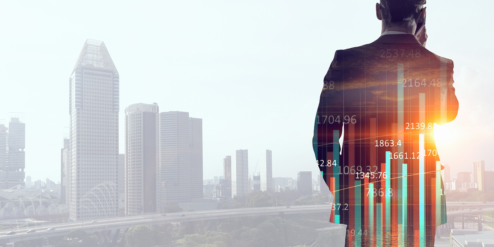 成功商人与城市建筑融合的背景双重曝光