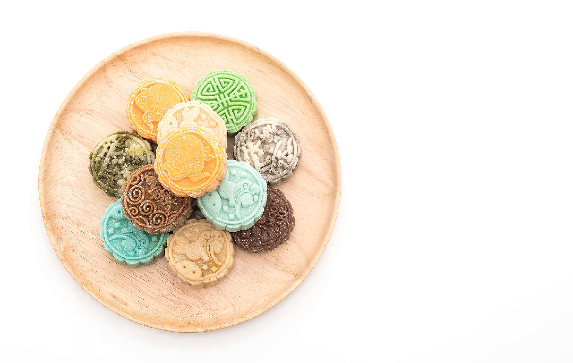 食物中秋节白色背景上的一盘月饼