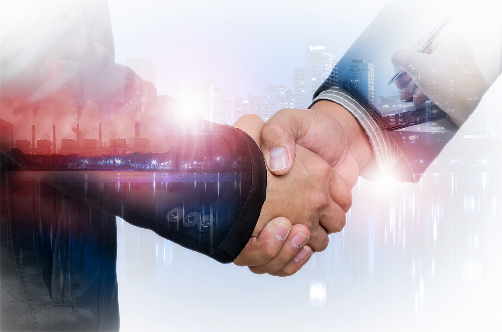 商务城市背景上商人握手商务合作双重曝光