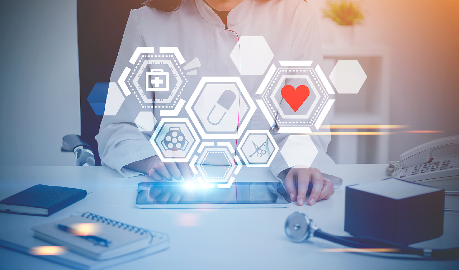 女医生在办公室用全息平视显示器