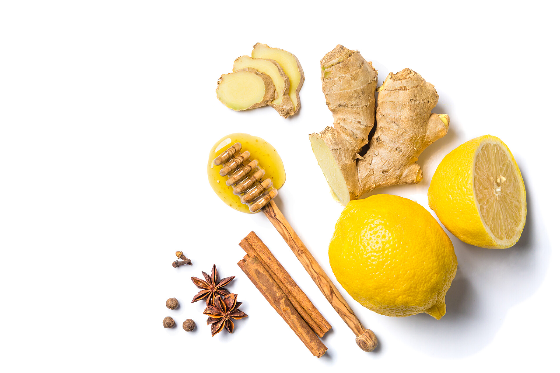 水果白色背景上的柠檬姜茶原材料
