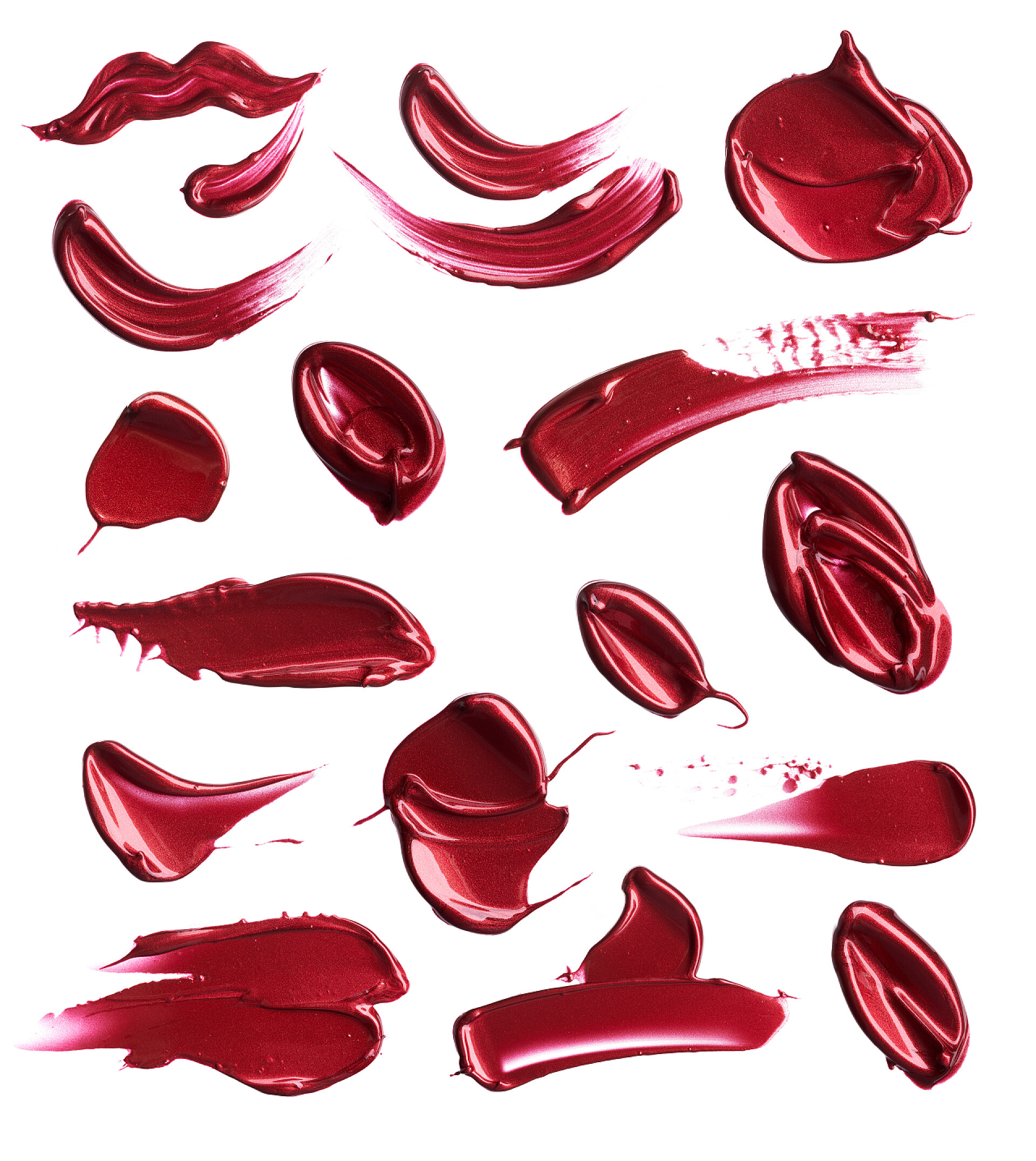 美容各种化妆品涂在白色背景上