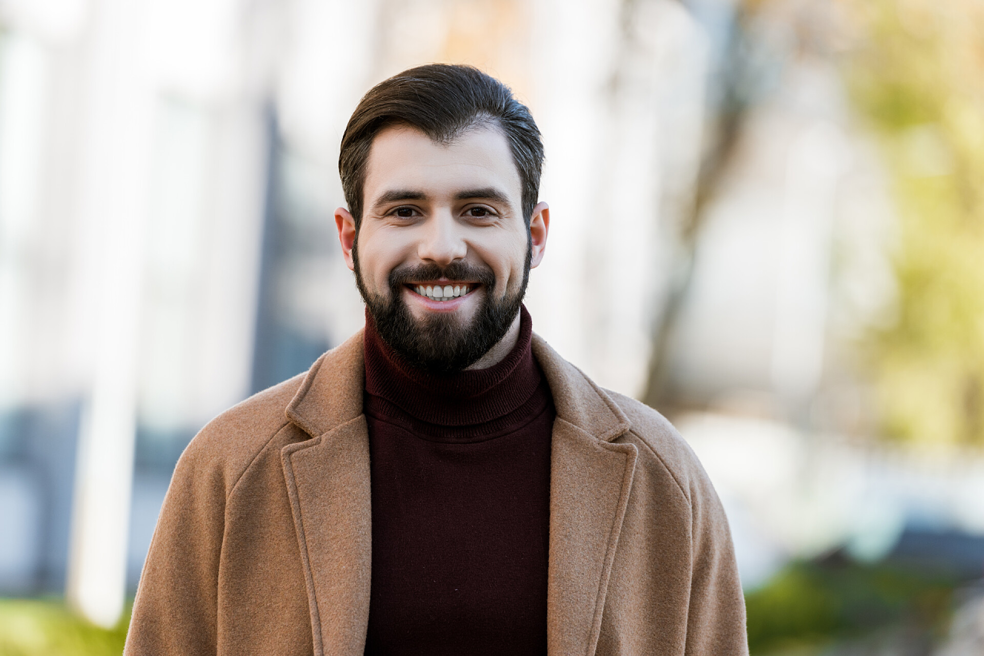 冬季穿羊毛大衣的男士