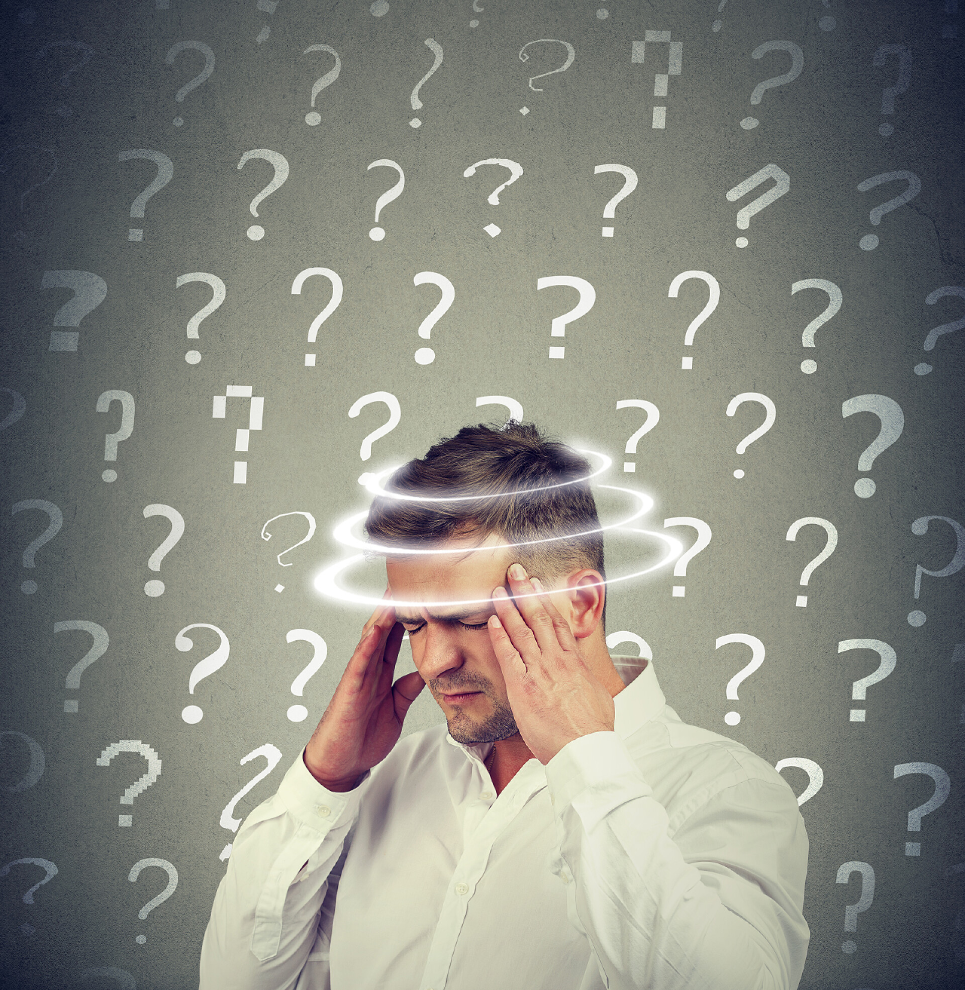 问题困惑男子揉脑袋想问题