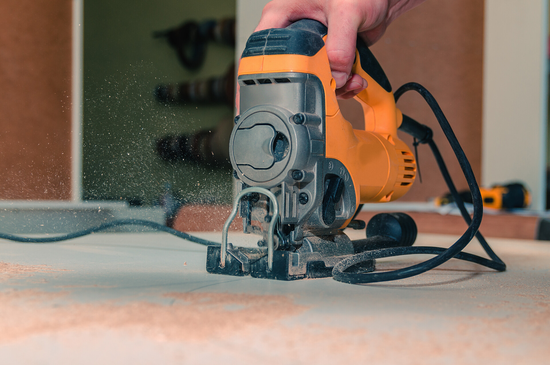 电动拼图切割的特写