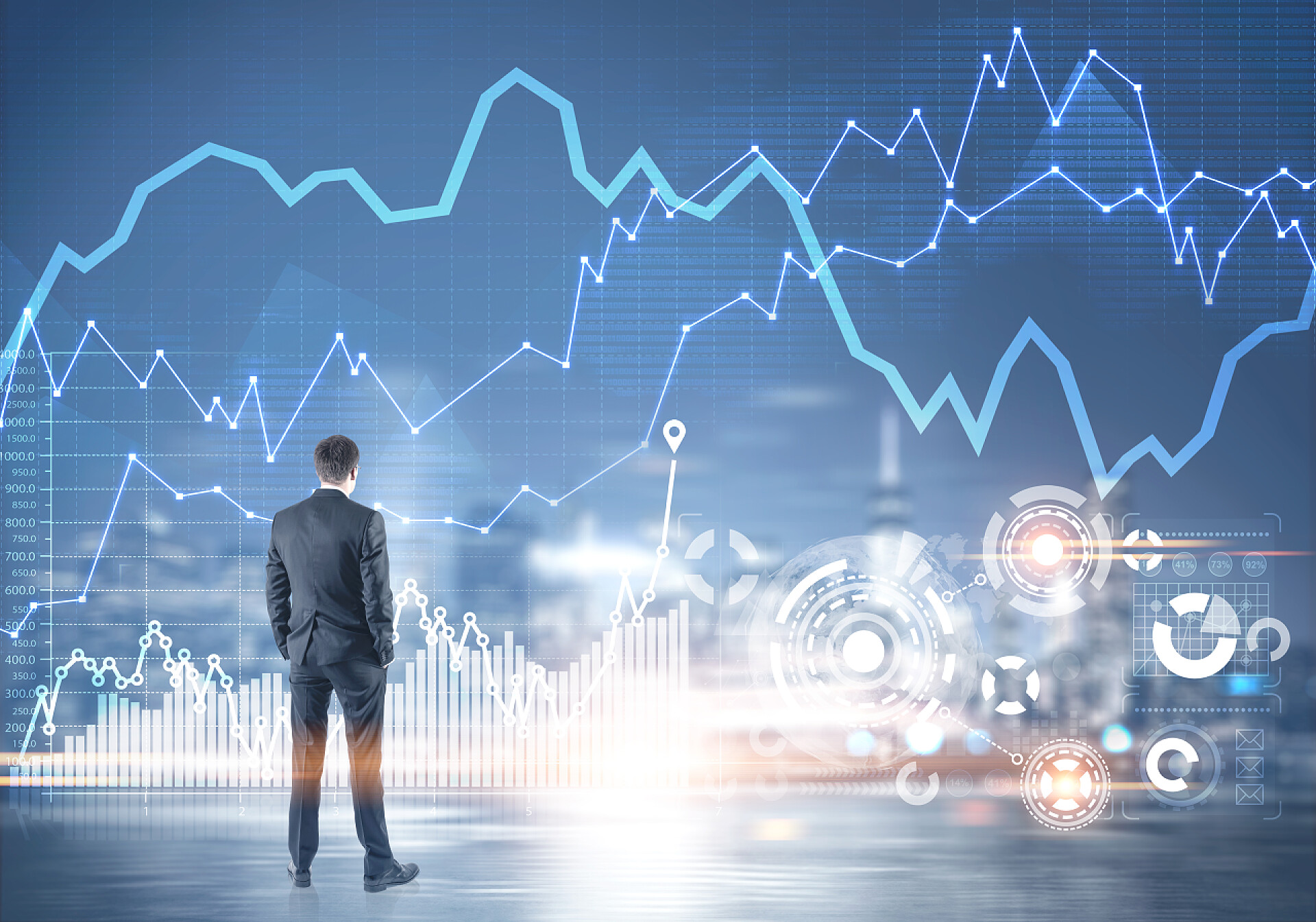 金融商人双手伸在口袋里看着信息数据