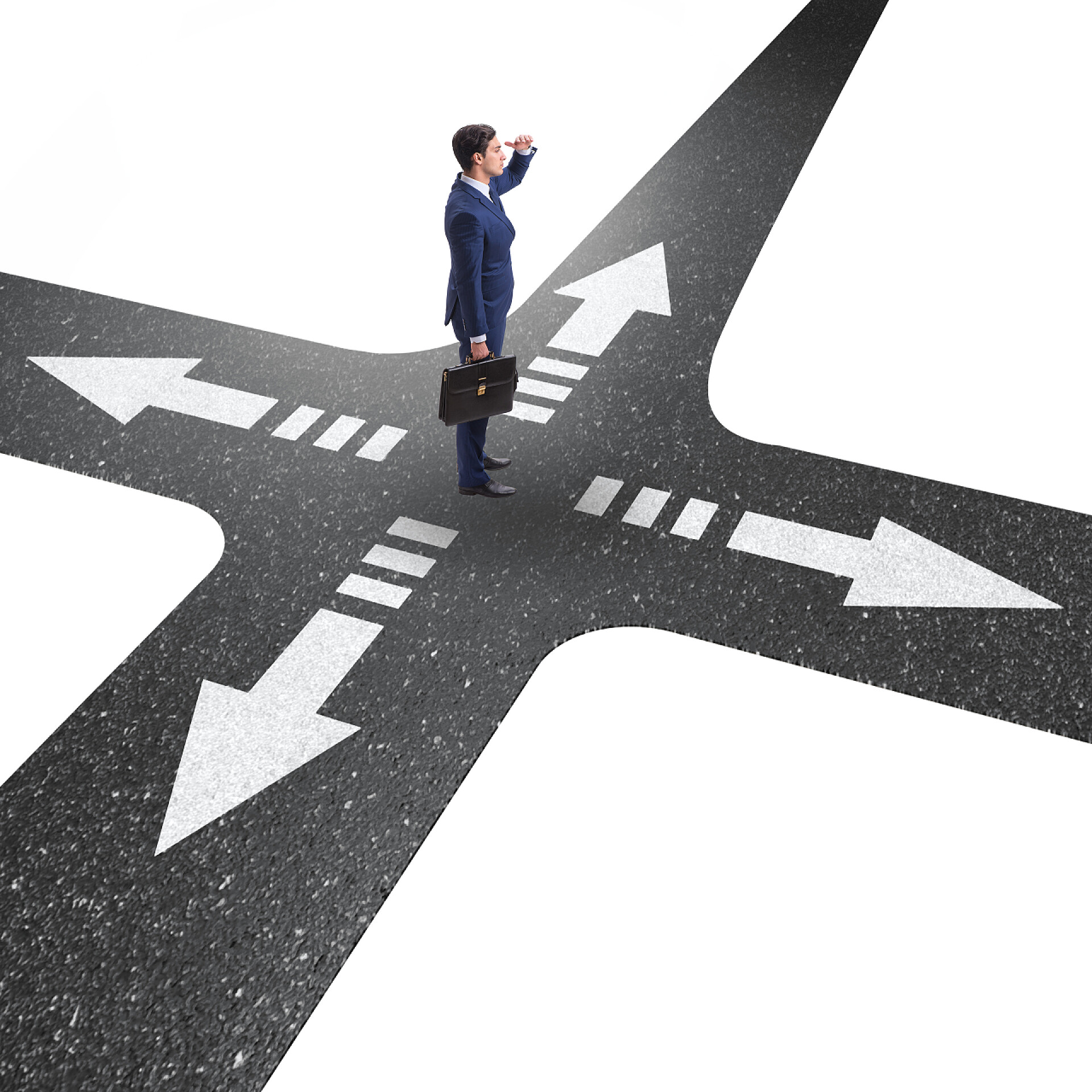 商务处于十字路口的年轻商人