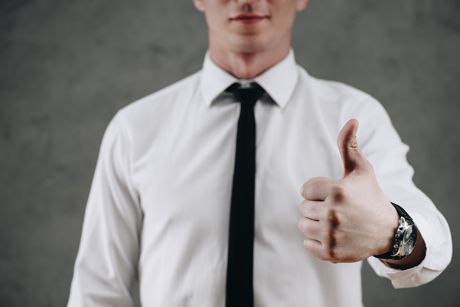 商人竖起拇指商务