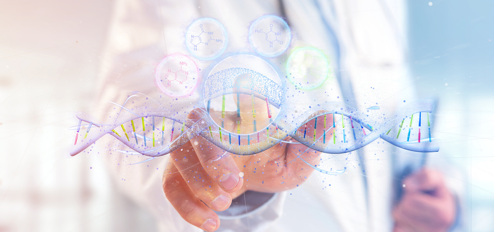 医疗健康白色长袍的医生点击生物链