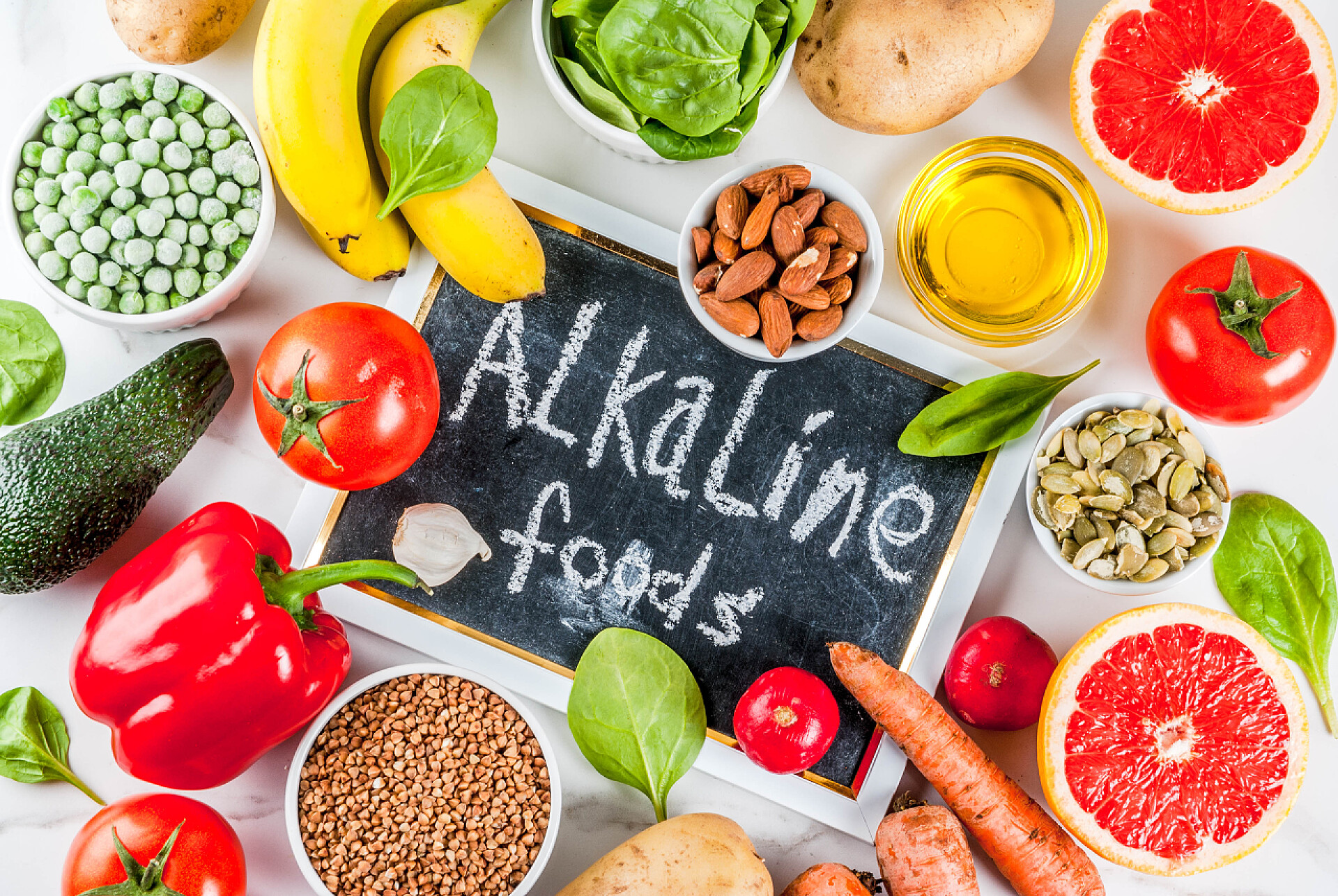 白色背景上的健康的食品蔬菜水果