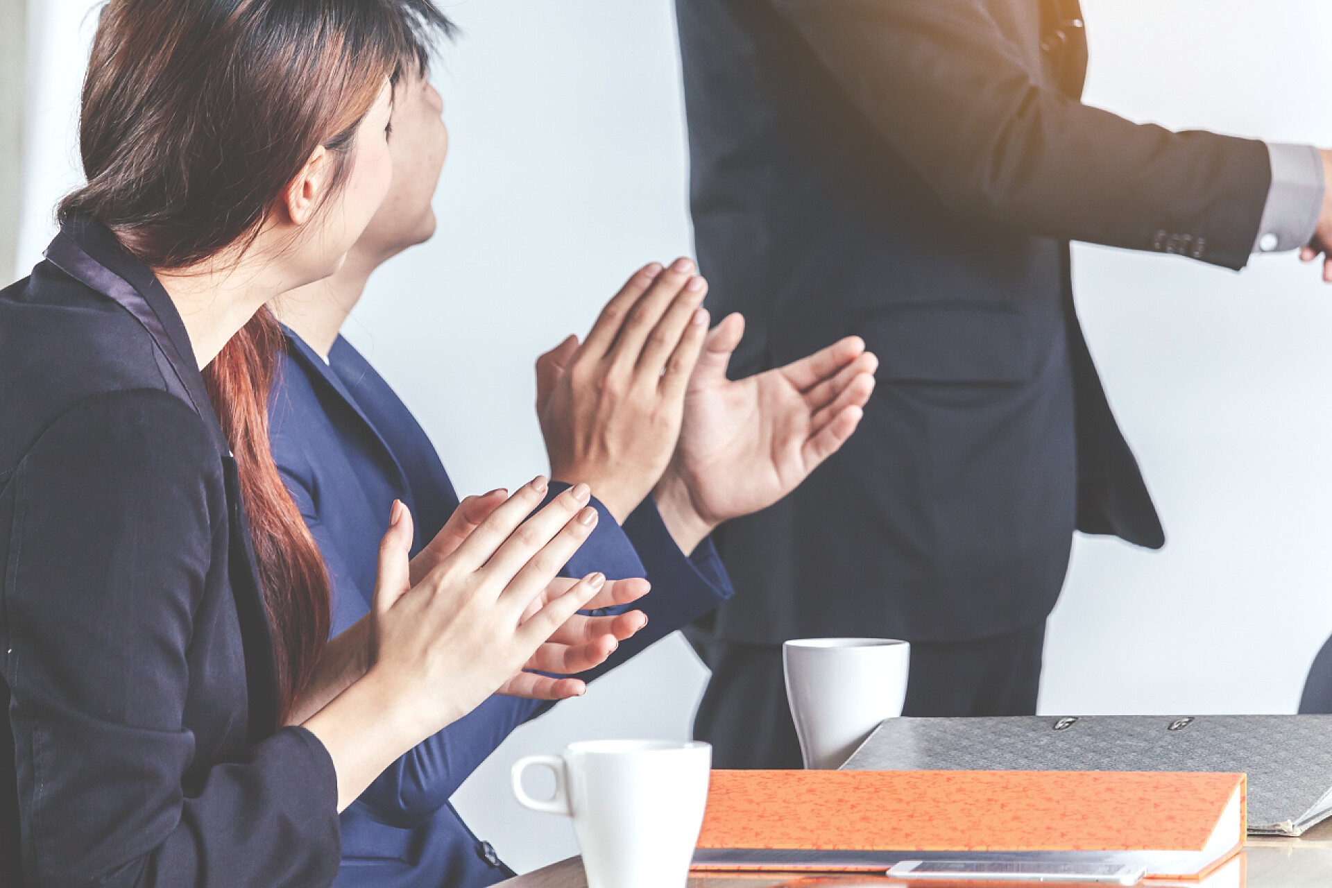 商务商务人士在会议开会拍手