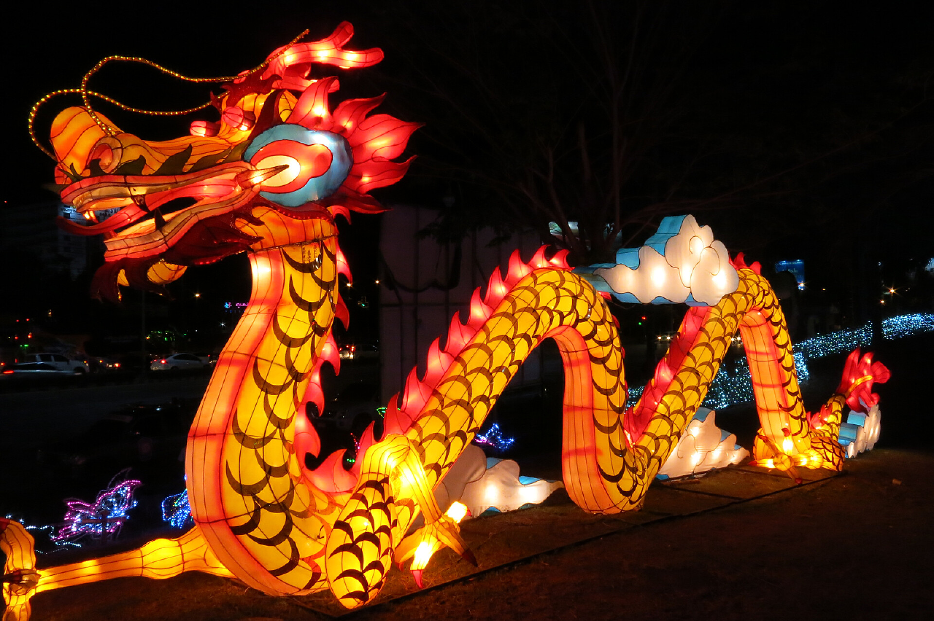 传统节日中秋节春节户外广场舞龙灯