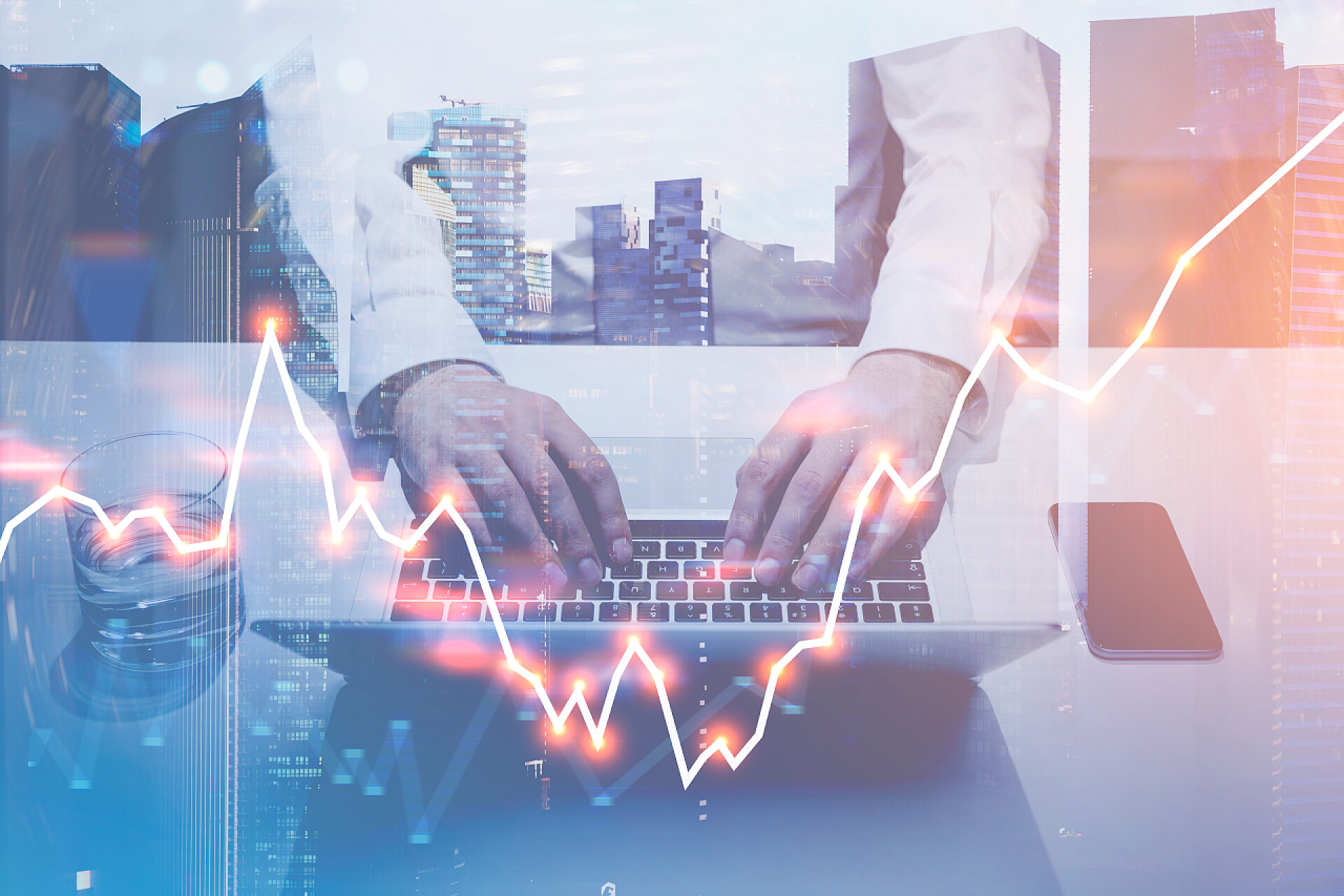 商务商人在办公室笔记本电脑上打字双曝光模拟